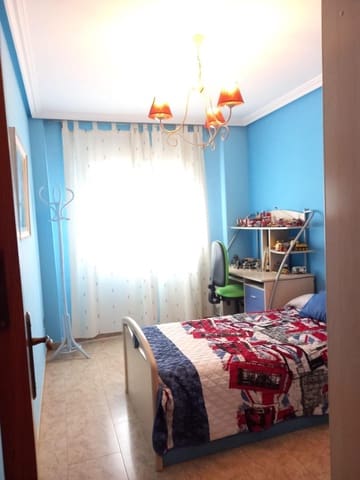 7 slaapkamer Rijtjeshuis te koop in Jaén stad met garage - € 440.000 (Ref: 9119233)