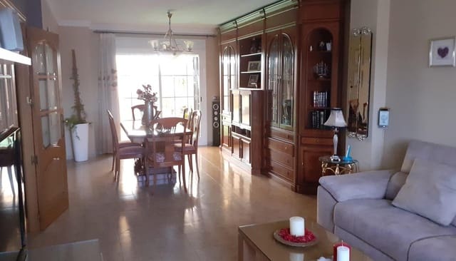 7 slaapkamer Rijtjeshuis te koop in Jaén stad met garage - € 440.000 (Ref: 9119233)