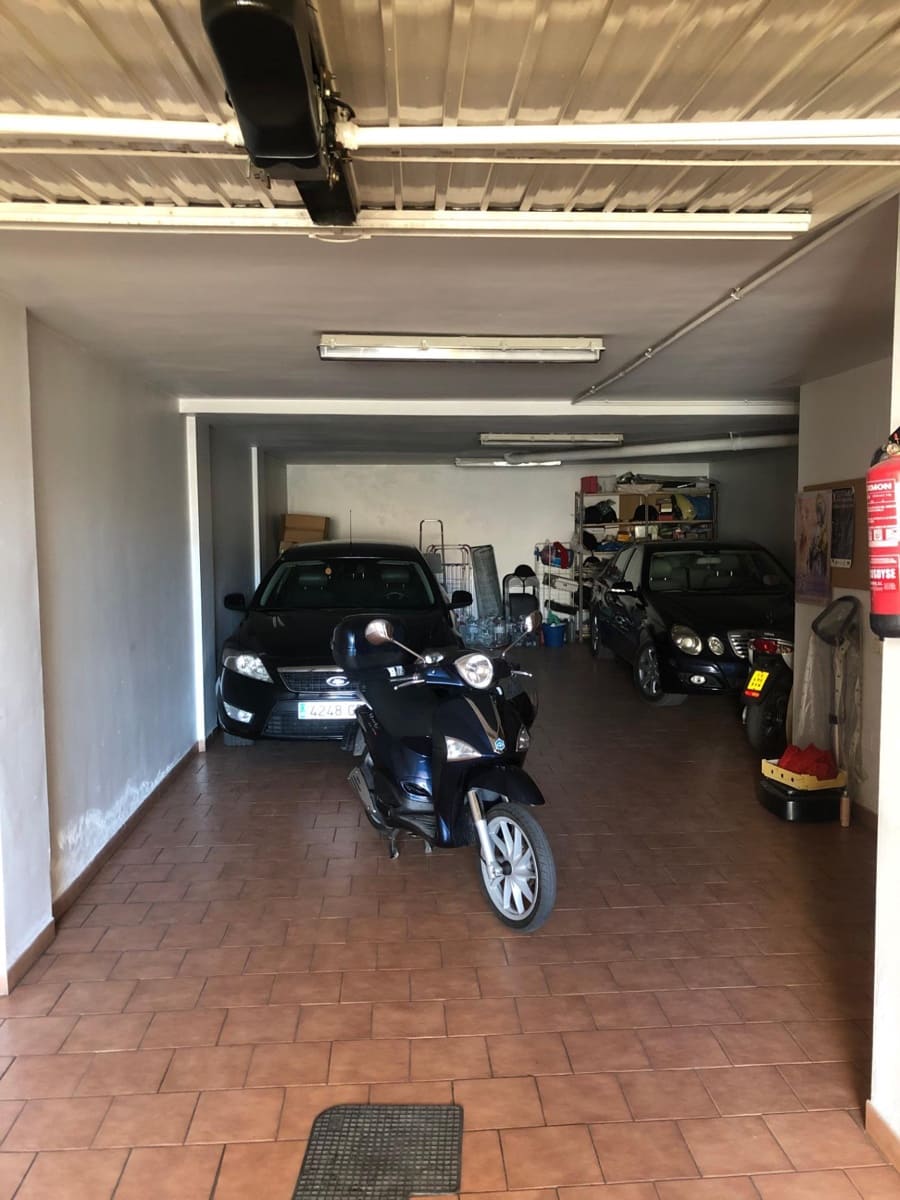 8 soveværelse Rækkehus til salg i Jaen by med swimmingpool garage - € 325.000 (Ref: 9119236)