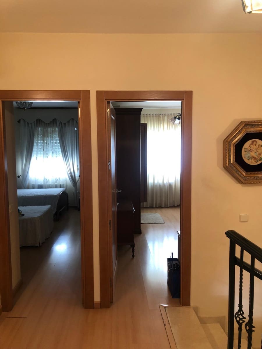 8 soveværelse Rækkehus til salg i Jaen by med swimmingpool garage - € 325.000 (Ref: 9119236)