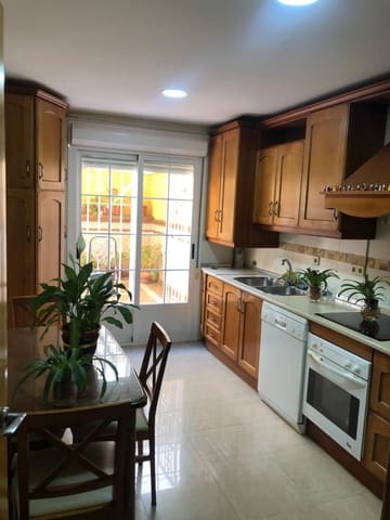 8 chambre Villa/Maison Mitoyenne à vendre à Jaén ville avec piscine garage - 325 000 € (Ref: 9119236)