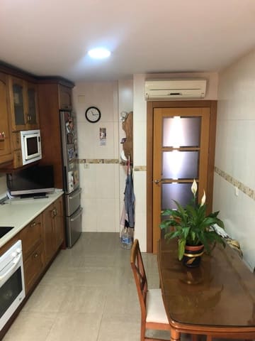 8 chambre Villa/Maison Mitoyenne à vendre à Jaén ville avec piscine garage - 325 000 € (Ref: 9119236)