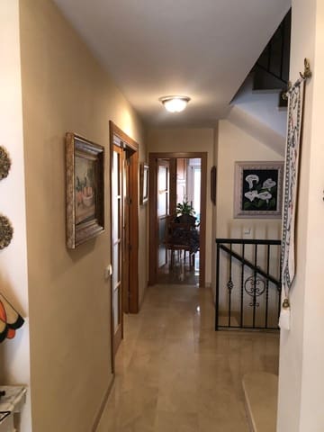 8 chambre Villa/Maison Mitoyenne à vendre à Jaén ville avec piscine garage - 325 000 € (Ref: 9119236)