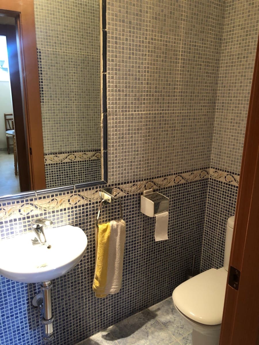 8 soveværelse Rækkehus til salg i Jaen by med swimmingpool garage - € 325.000 (Ref: 9119236)