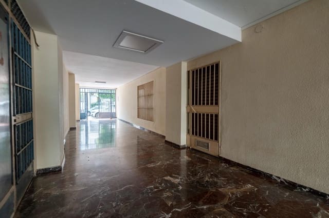 Commercial for sale in Jaén city - € 122,000 (Ref: 9119237)