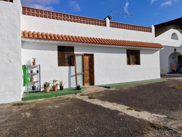 6 bedroom Finca/Country House for sale in Tuineje with garage - € 422,000 (Ref: 9119243)