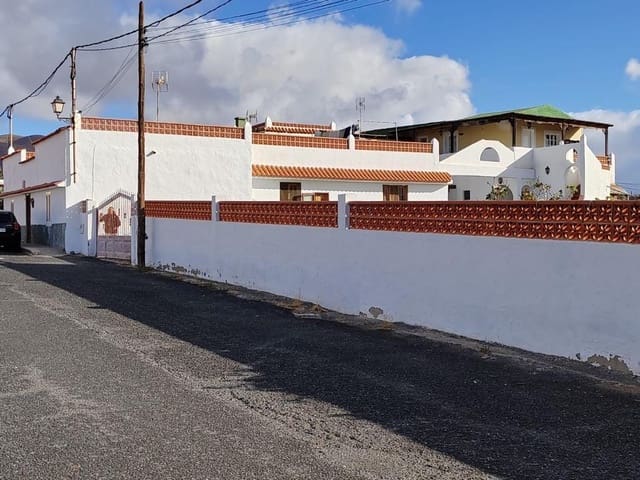 6 bedroom Finca/Country House for sale in Tuineje with garage - € 422,000 (Ref: 9119243)