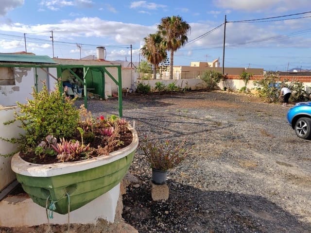 6 bedroom Finca/Country House for sale in Tuineje with garage - € 422,000 (Ref: 9119243)