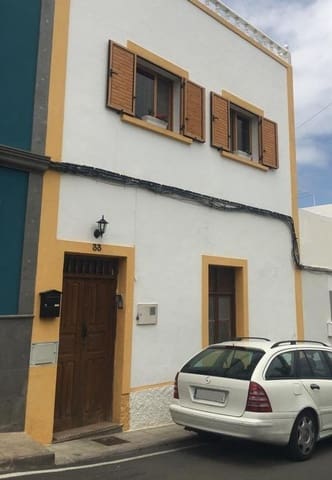 7 bedroom Terraced Villa for sale in Moya with pool - € 156,000 (Ref: 9119252)