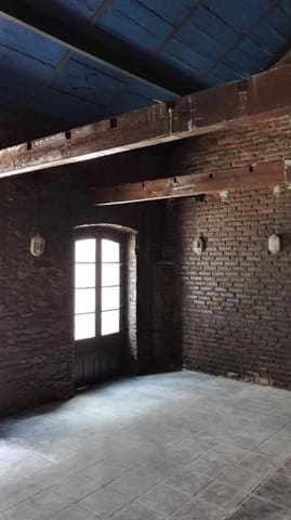 Erhverv til salg i Mieres med garage - € 180.000 (Ref: 9119260)