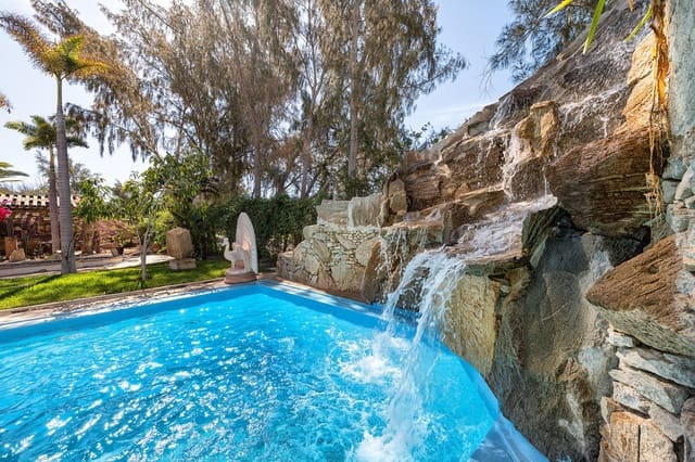 7 soveværelse Villa til salg i San Bartolomé de Tirajana med swimmingpool garage - € 3.900.000 (Ref: 9119269)