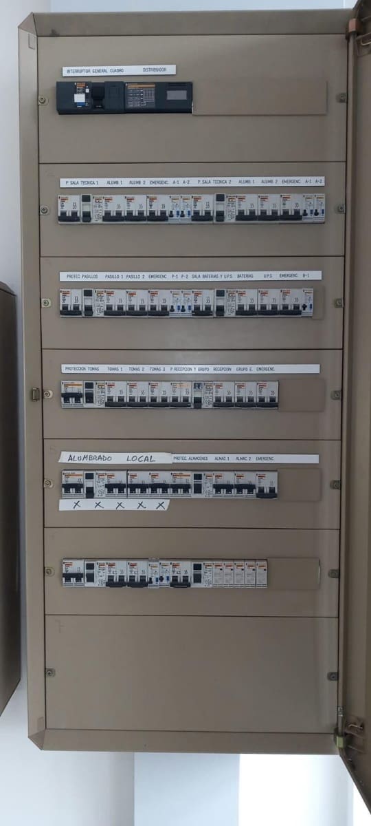 Commerciale da affittare in A Coruna citta con garage - 3.000 € (Rif: 9119282)