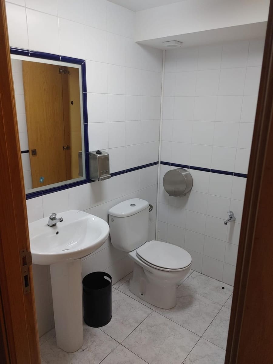 Kommersiell till salu i A Coruna stad - 650 000 € (Ref: 9119285)