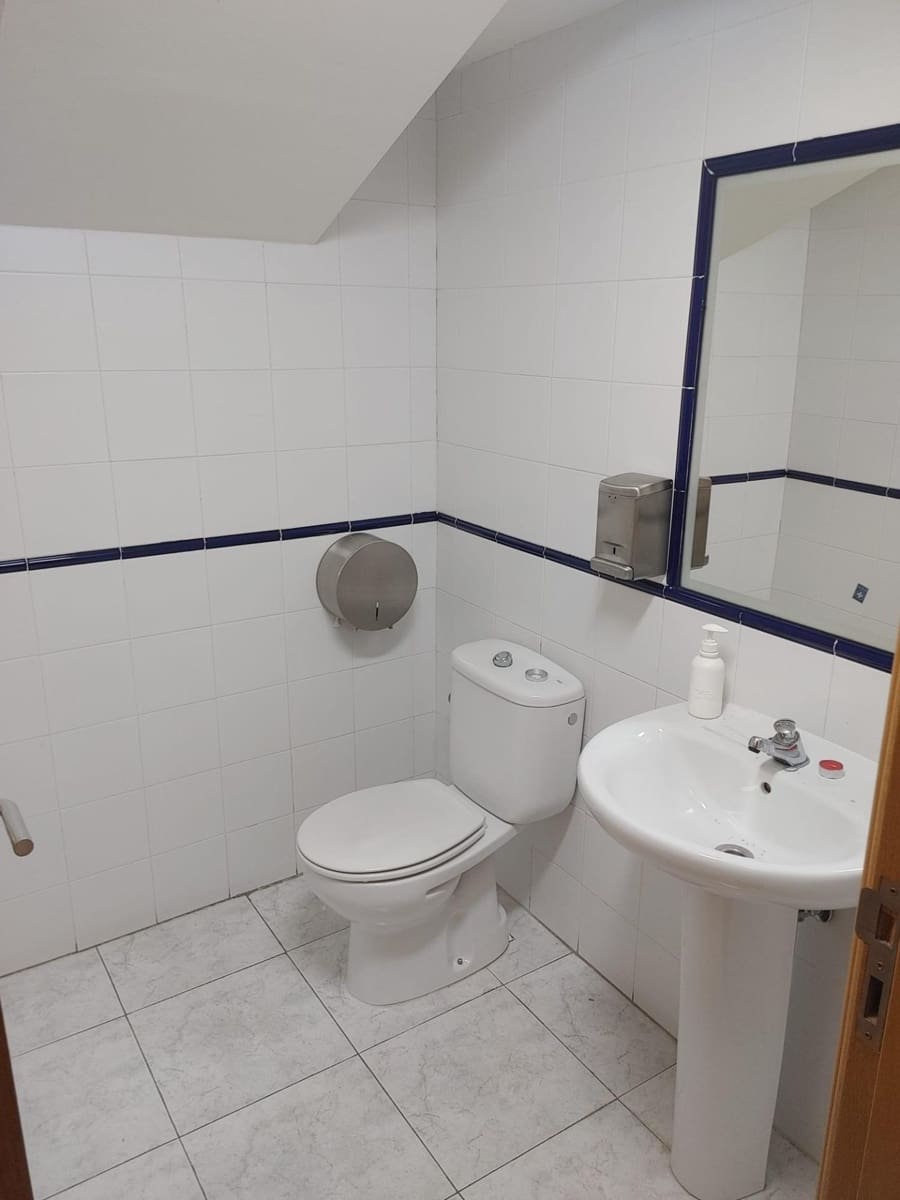 Kommersiell till salu i A Coruna stad - 650 000 € (Ref: 9119285)