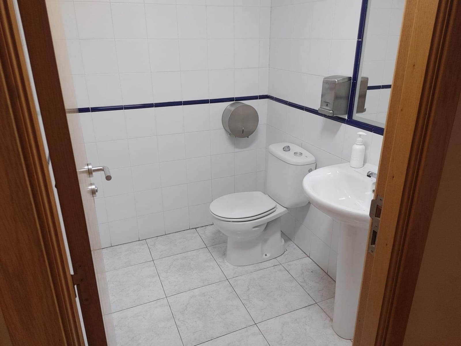 Kommersiell till salu i A Coruna stad - 650 000 € (Ref: 9119285)