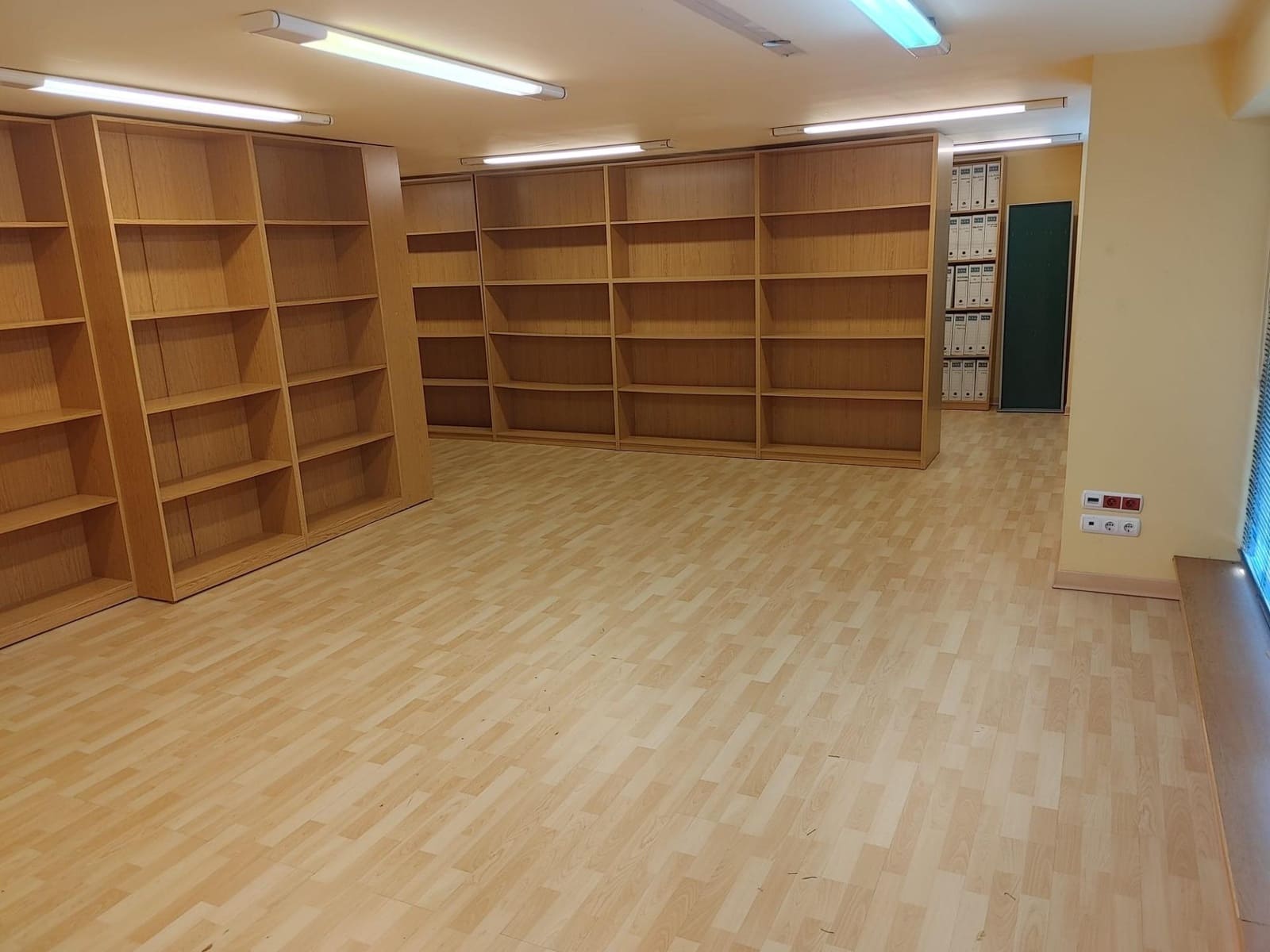 Kommersiell till salu i A Coruna stad - 650 000 € (Ref: 9119285)