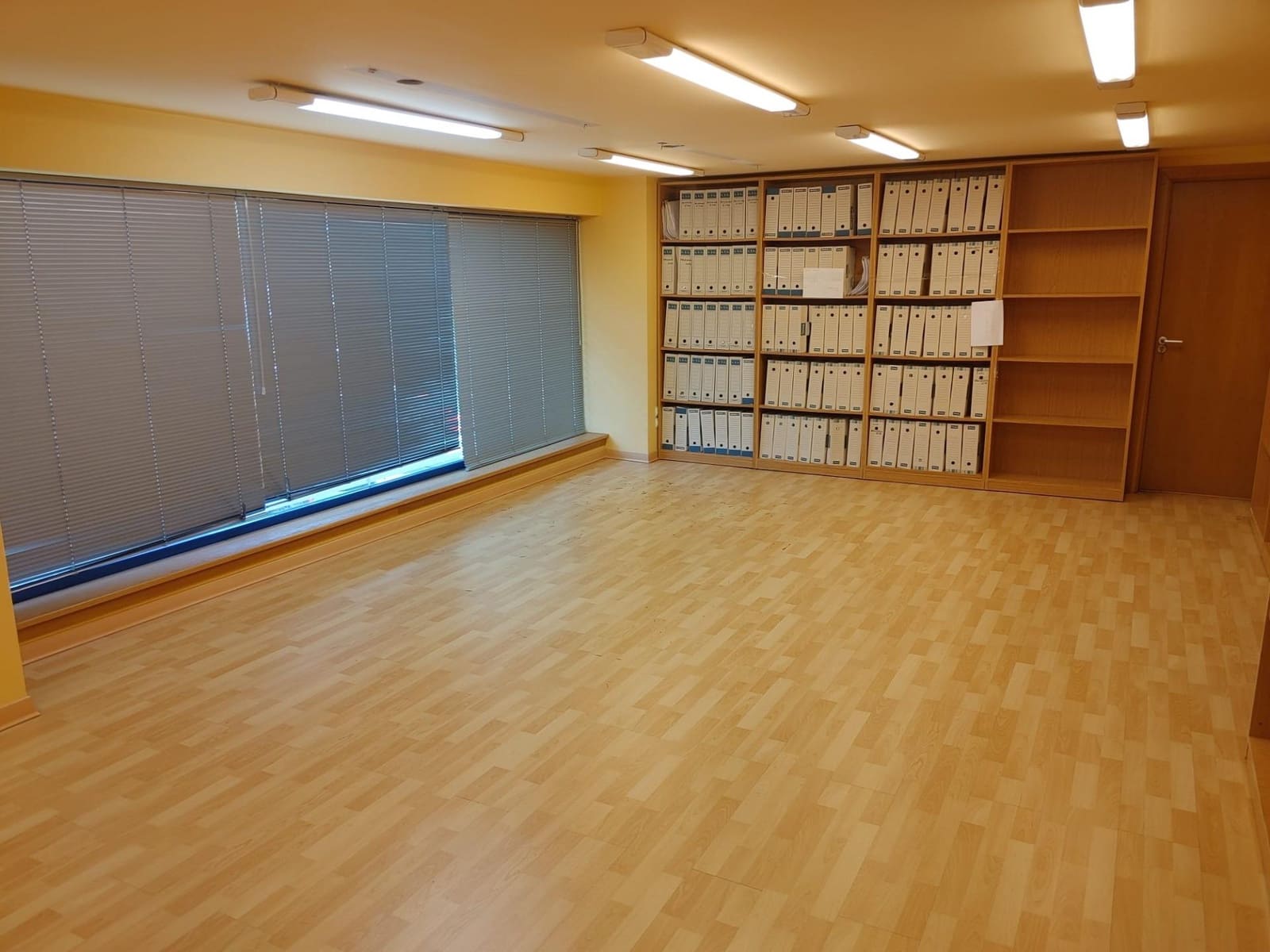 Kommersiell till salu i A Coruna stad - 650 000 € (Ref: 9119285)