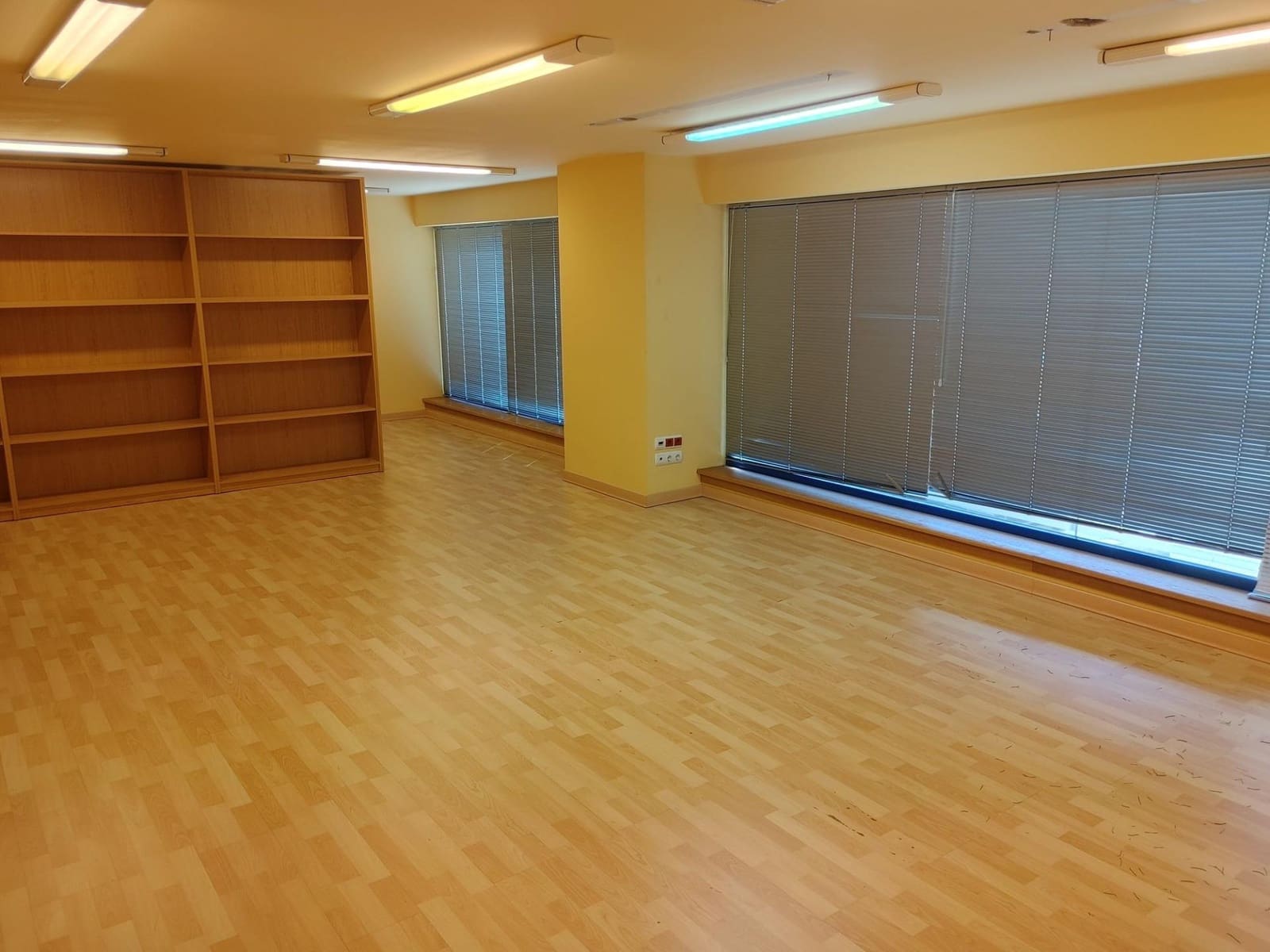 Kommersiell till salu i A Coruna stad - 650 000 € (Ref: 9119285)