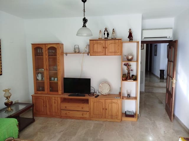 3 bedroom Flat for sale in Jaén city with garage - € 145,000 (Ref: 9119289)