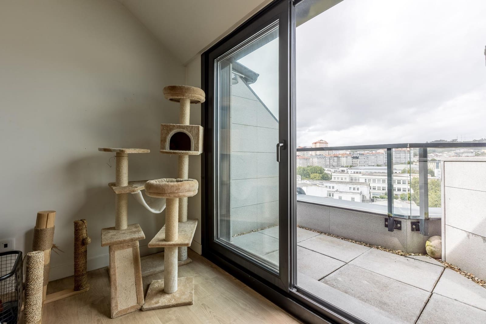 2 soveværelse Penthouse til salg i A Coruna by med garage - € 900.000 (Ref: 9119293)