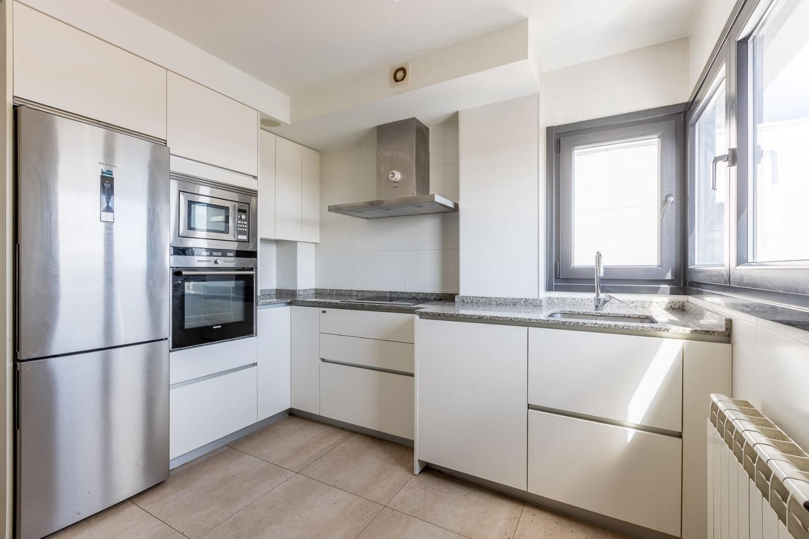 2 soveværelse Penthouse til salg i A Coruna by med garage - € 900.000 (Ref: 9119293)