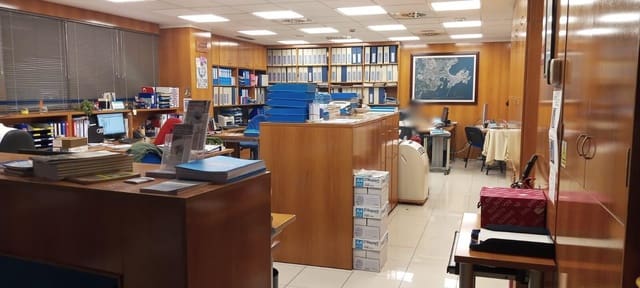 Kontor til salgs i La Coruña by - € 450 000 (Ref: 9119307)