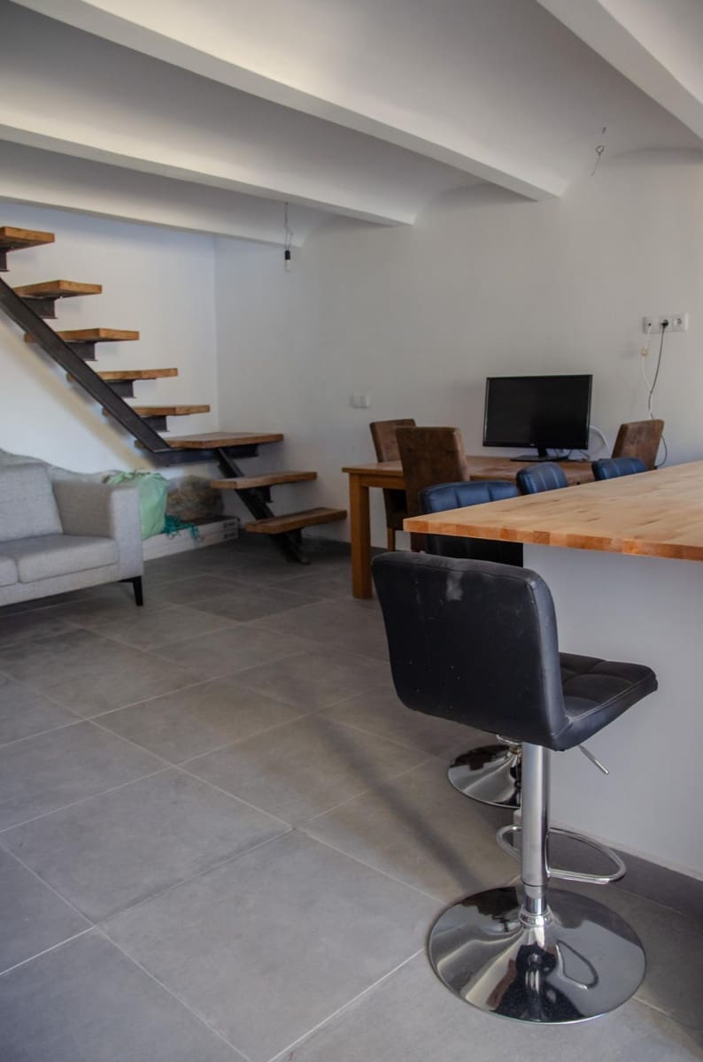 8 soveværelse Semi-Rækkehus til salg i Vigo - € 400.000 (Ref: 9119311)