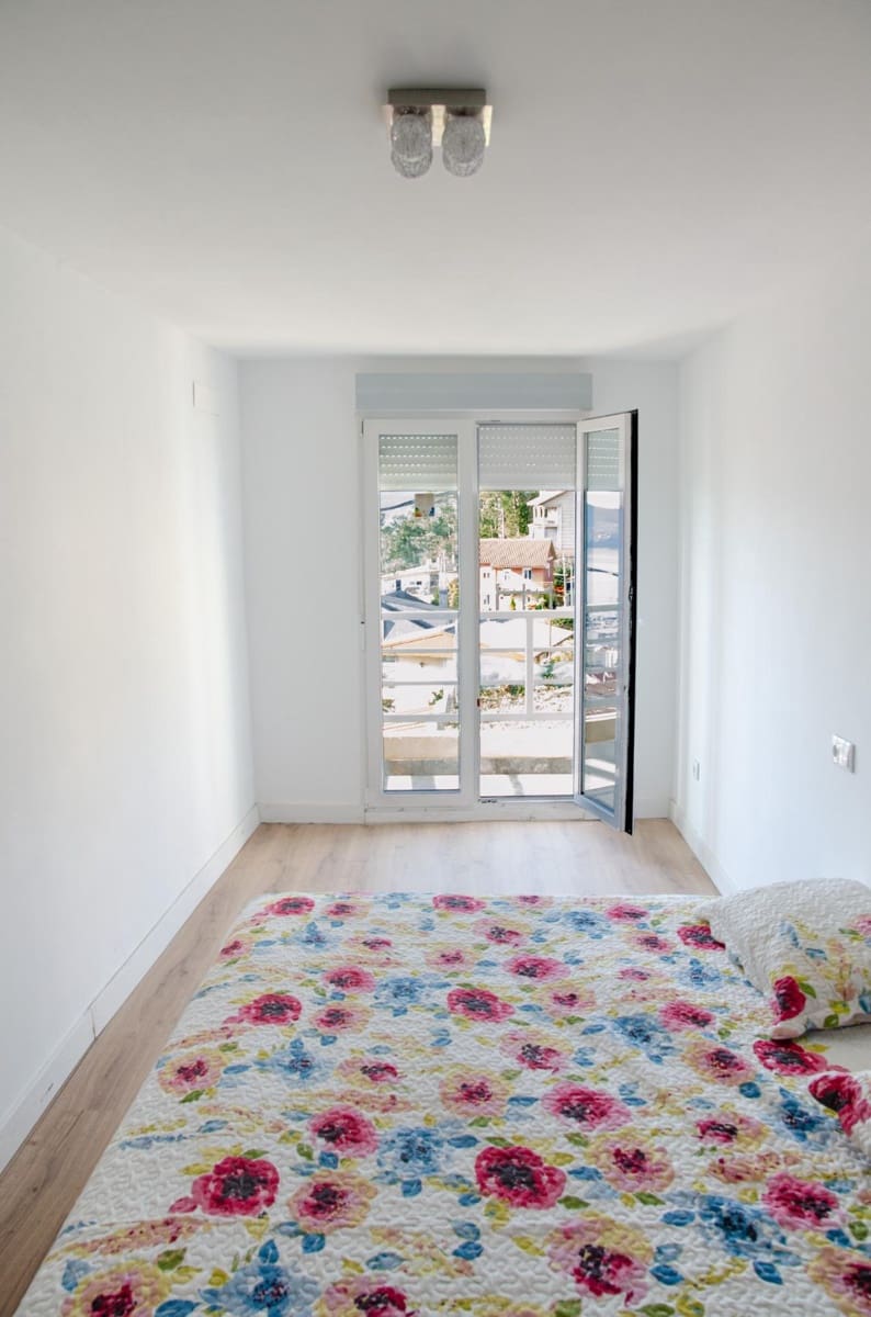 8 soveværelse Semi-Rækkehus til salg i Vigo - € 400.000 (Ref: 9119311)