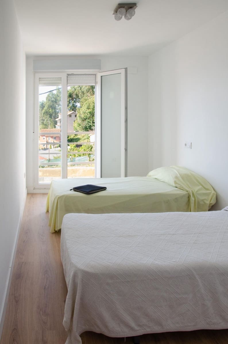 8 soveværelse Semi-Rækkehus til salg i Vigo - € 400.000 (Ref: 9119311)