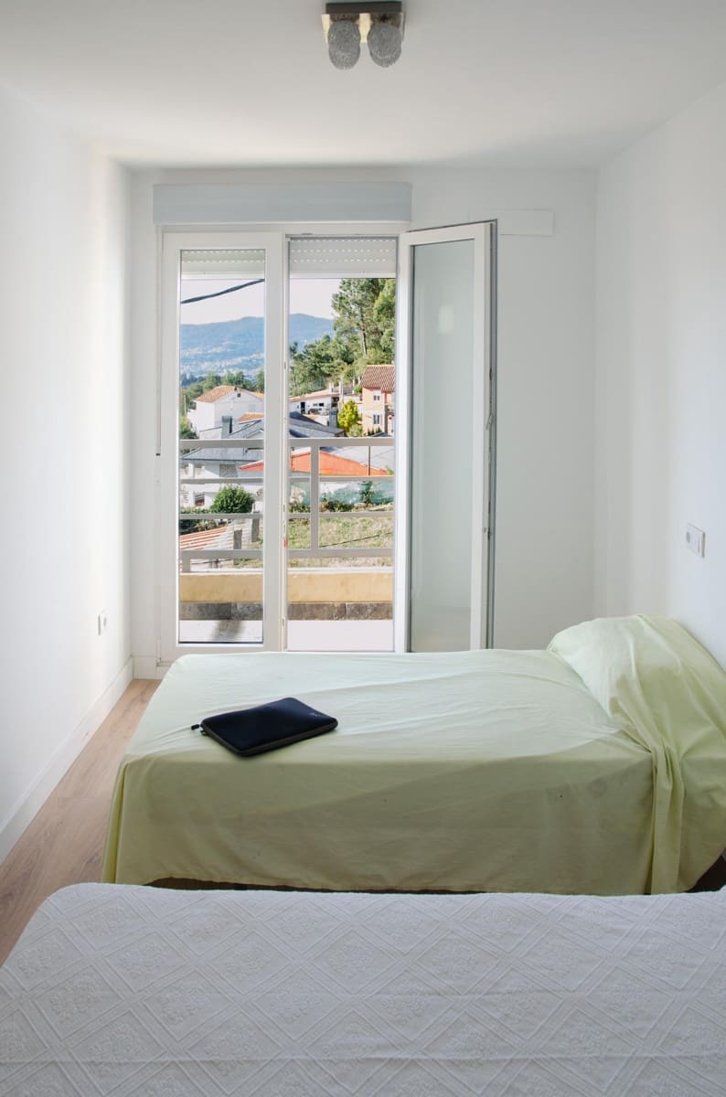 8 soveværelse Semi-Rækkehus til salg i Vigo - € 400.000 (Ref: 9119311)