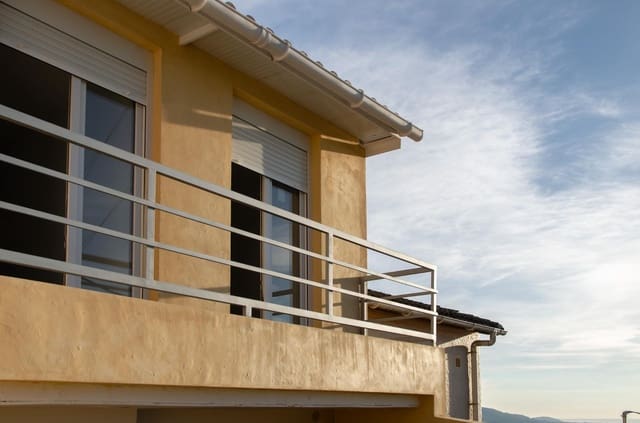 8 bedroom Semi-detached Villa for sale in Vigo - € 400,000 (Ref: 9119311)