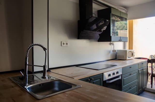 8 bedroom Semi-detached Villa for sale in Vigo - € 400,000 (Ref: 9119311)