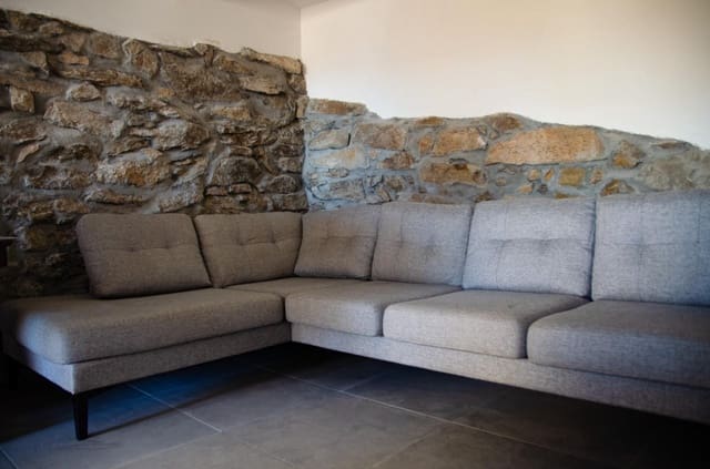 8 bedroom Semi-detached Villa for sale in Vigo - € 400,000 (Ref: 9119311)