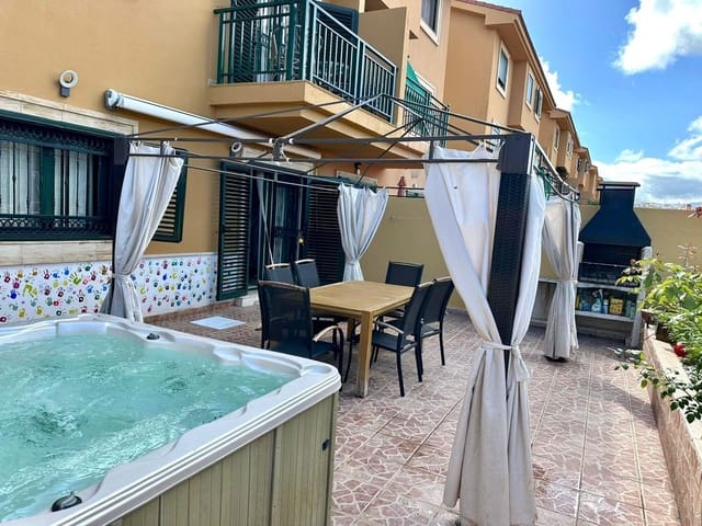 4 soveværelse Rækkehus til salg i Siete Palmas, Las Palmas de Gran Canaria med garage - € 630.000 (Ref: 9119325)