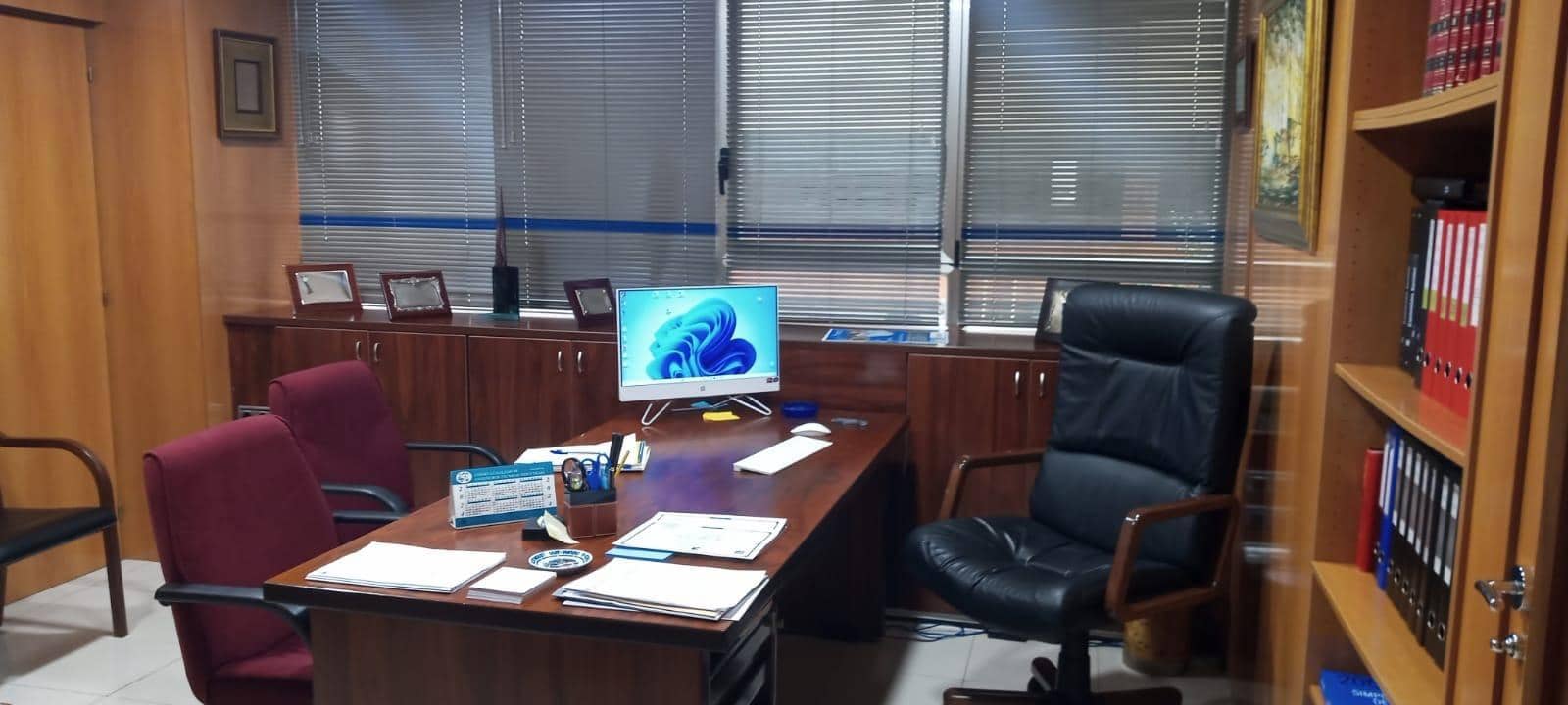 Erhverv til salg i A Coruna by - € 450.000 (Ref: 9119332)