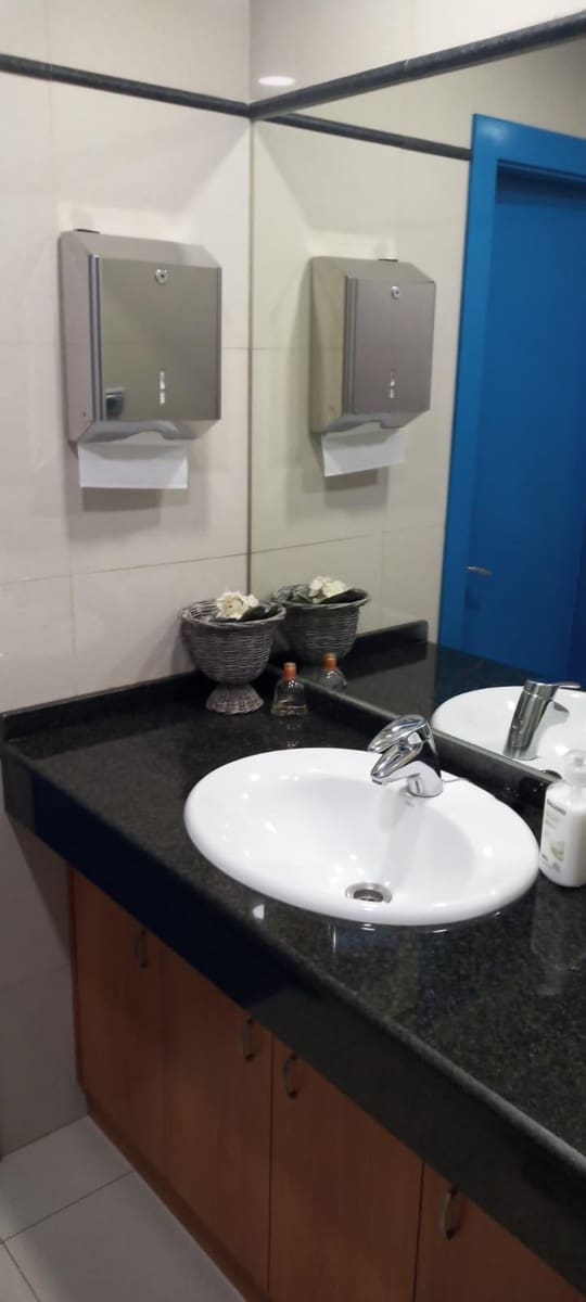 Erhverv til salg i A Coruna by - € 450.000 (Ref: 9119332)