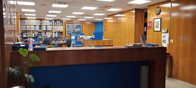 Kommersiell til salgs i La Coruña by - € 450 000 (Ref: 9119332)