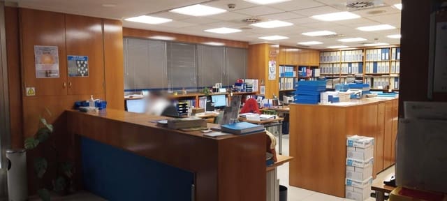 Kommersiell til salgs i La Coruña by - € 450 000 (Ref: 9119332)