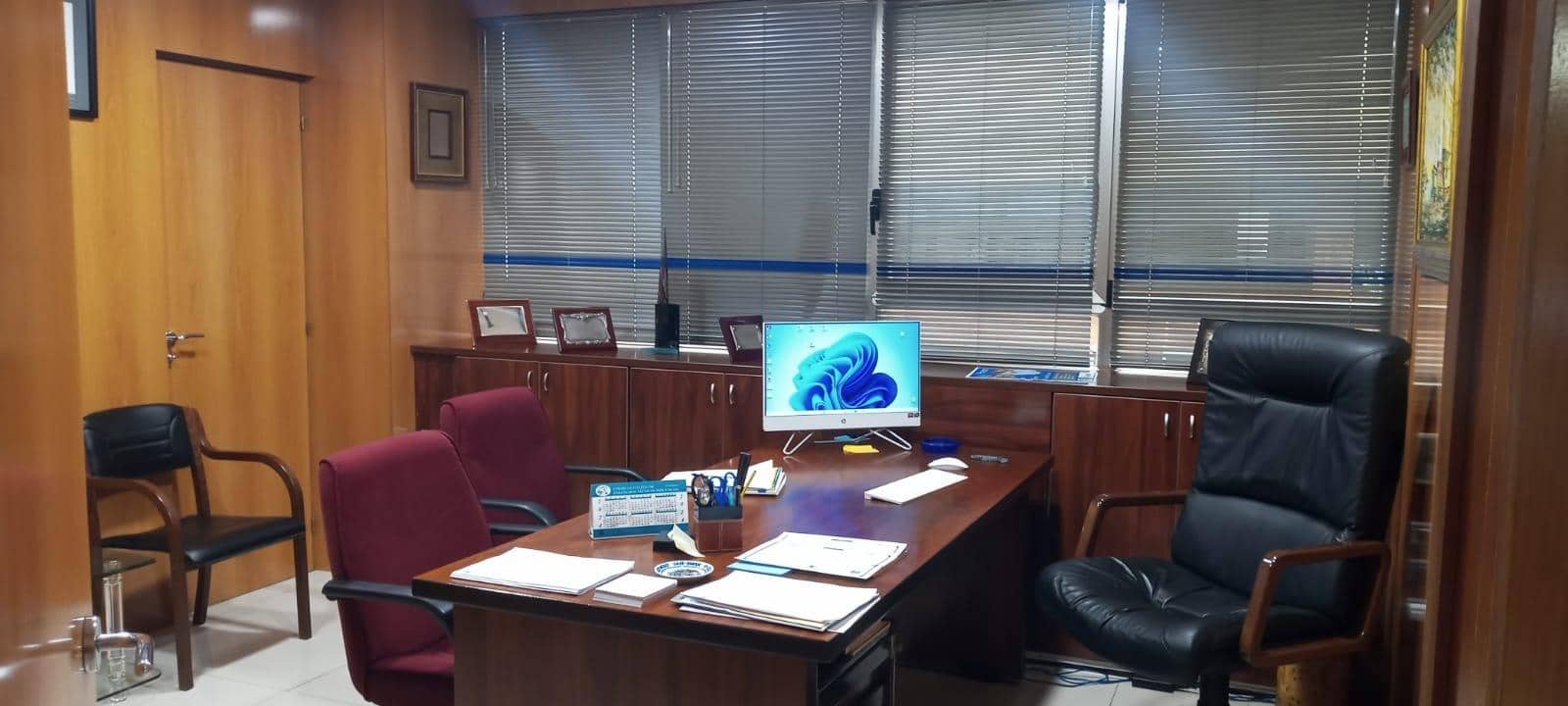 Erhverv til salg i A Coruna by - € 450.000 (Ref: 9119332)