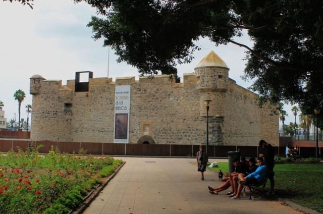 Kommersiell til leie i Las Palmas de Gran Canaria - € 1 300 (Ref: 9119340)