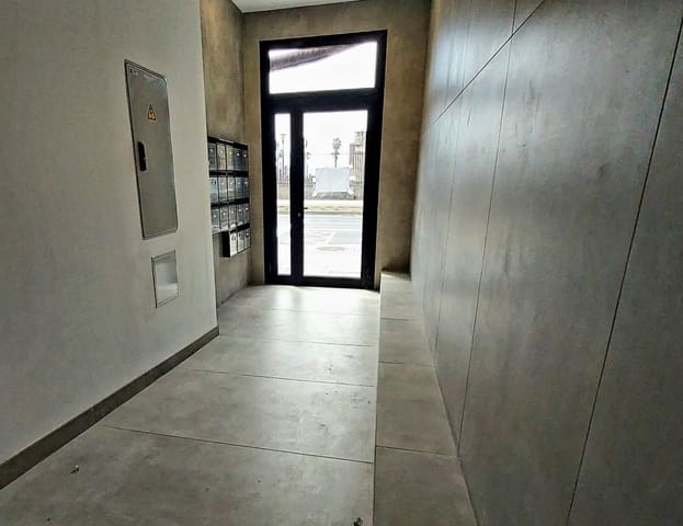 Kommersiell til leie i Las Palmas de Gran Canaria - € 1 300 (Ref: 9119340)