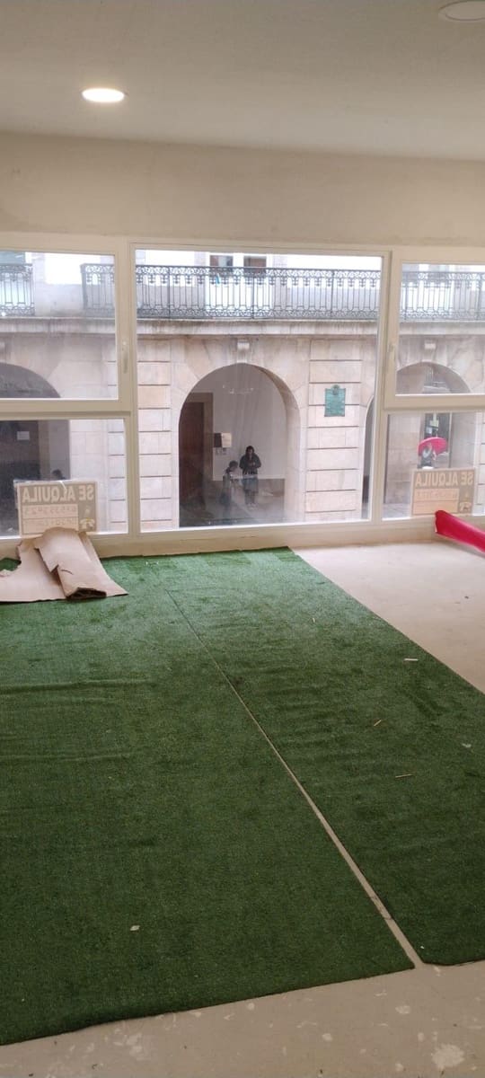 Kommersiell att hyra i A Coruna stad - 1 150 € (Ref: 9119343)