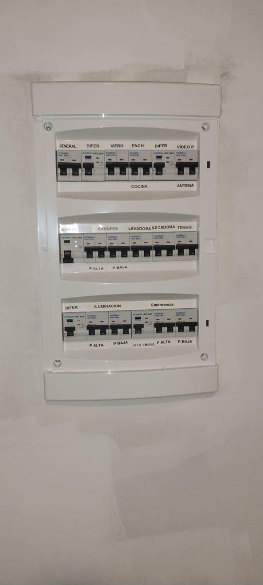 Kommersiell att hyra i A Coruna stad - 1 150 € (Ref: 9119343)