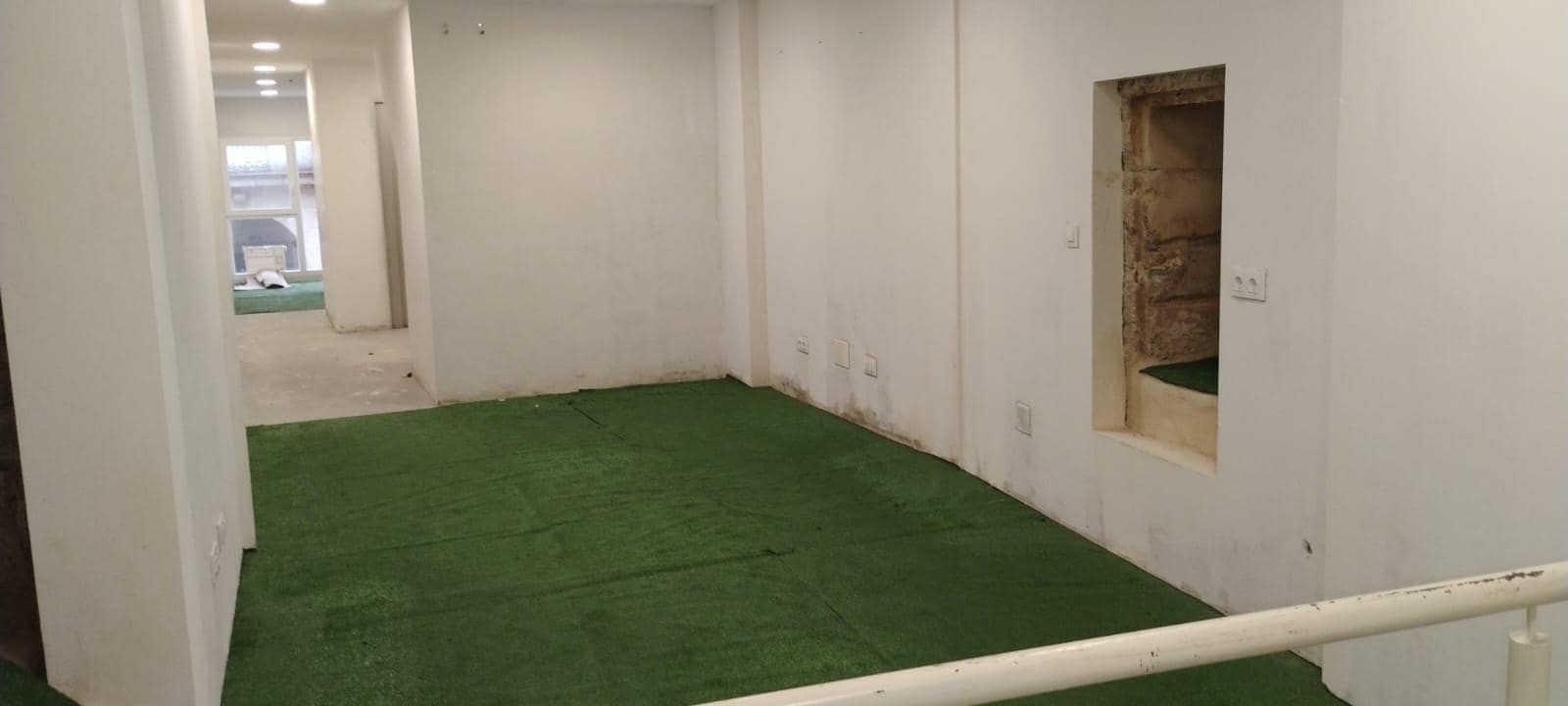 Kommersiell att hyra i A Coruna stad - 1 150 € (Ref: 9119343)