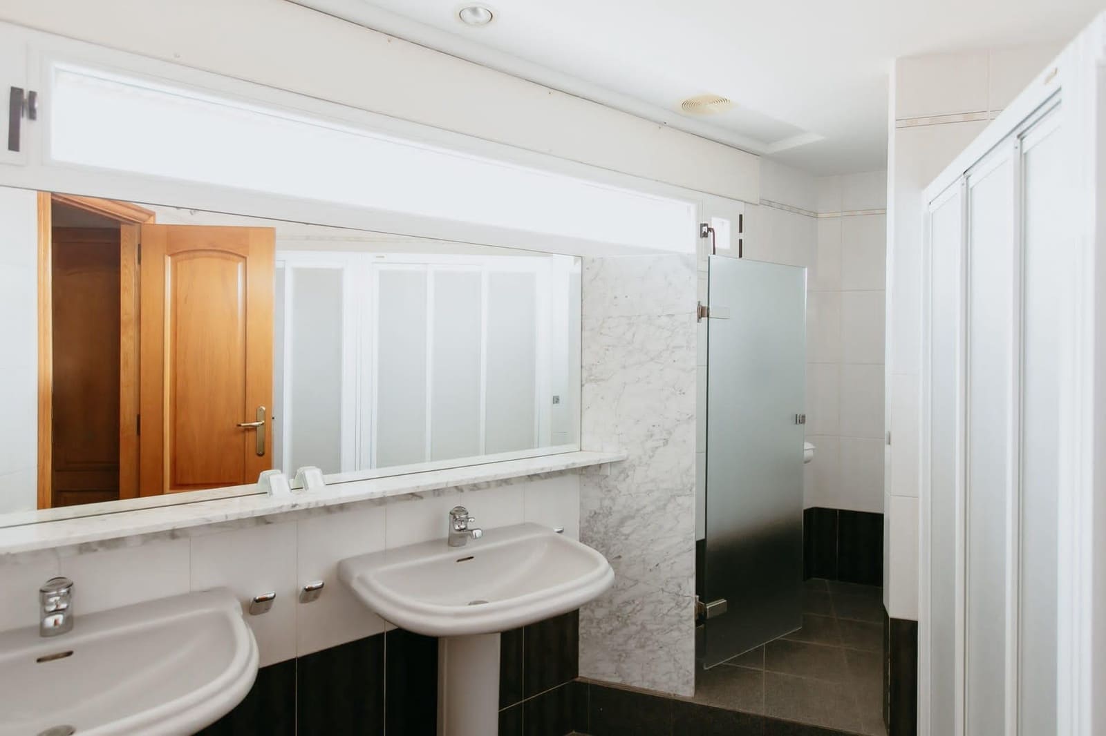 Rivitalo myytävänä paikassa Huesca kaupunki mukana 
autotalli - 650 000 € (Ref: 9119344)