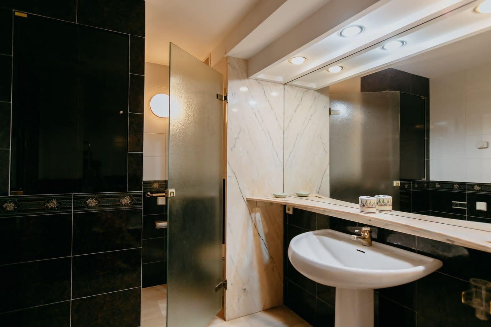 Rivitalo myytävänä paikassa Huesca kaupunki mukana 
autotalli - 650 000 € (Ref: 9119344)