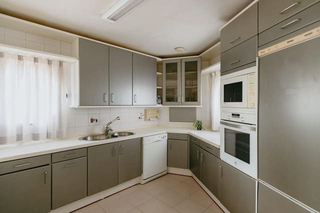 Rivitalo myytävänä paikassa Huesca kaupunki mukana 
autotalli - 650 000 € (Ref: 9119344)