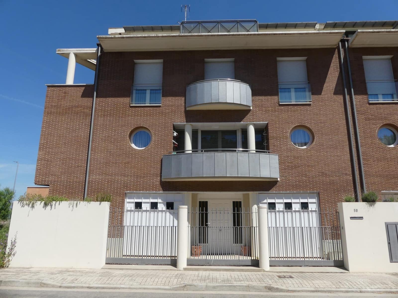 Rivitalo myytävänä paikassa Huesca kaupunki mukana 
autotalli - 650 000 € (Ref: 9119344)