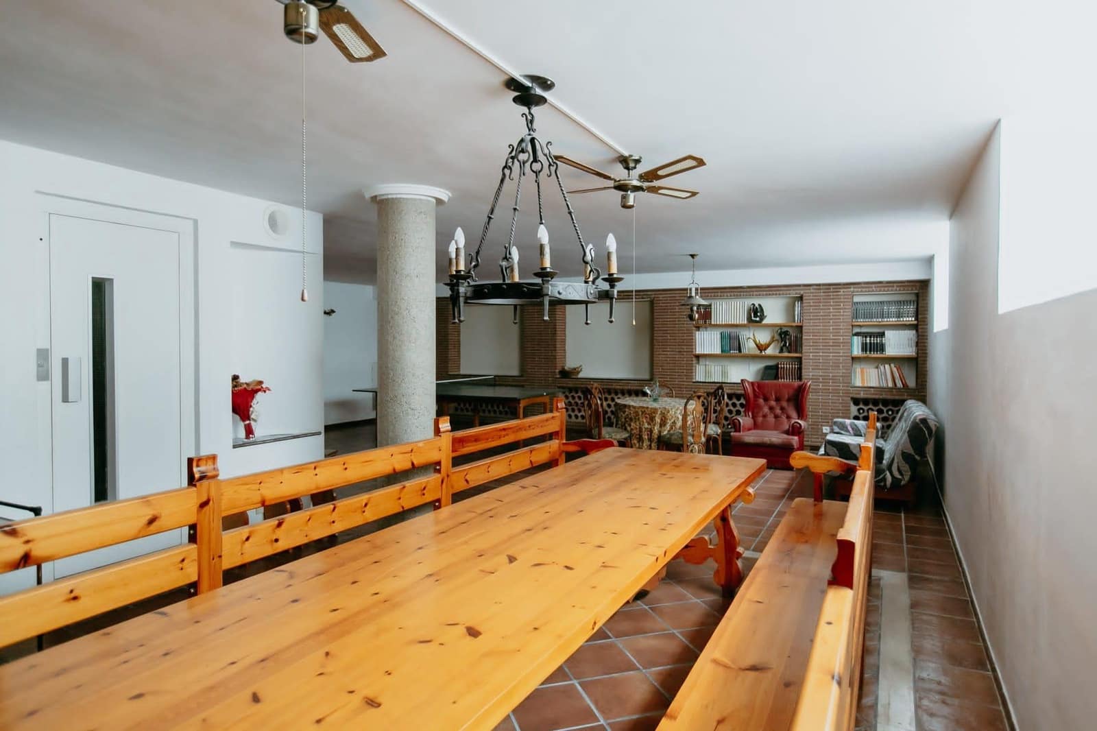 Rivitalo myytävänä paikassa Huesca kaupunki mukana 
autotalli - 650 000 € (Ref: 9119344)