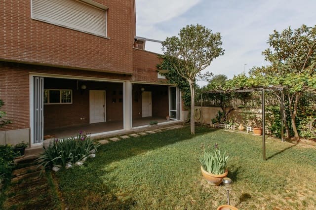 Rækkehus til salg i Huesca by med garage - € 650.000 (Ref: 9119344)